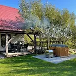 Szarejkowe Wzgorza Caloroczny Z Balia Na Tarasie * Szarejki