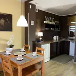 Szarejkowe Wzgorza Caloroczny Z Balia Na Tarasie Apartment *