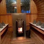 Szarejkowe Wzgorza Caloroczny Z Balia Na Tarasie *