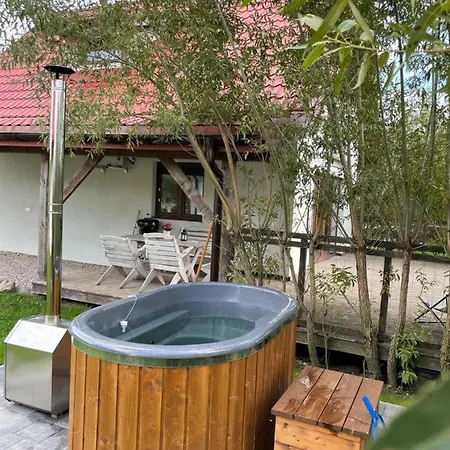 Szarejkowe Wzgorza Caloroczny Z Balia Na Tarasie Szarejki