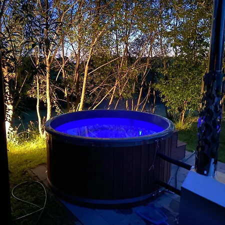 Szarejkowe Wzgorza - Luxury With Private Hot Tub - Mazury Garbate *