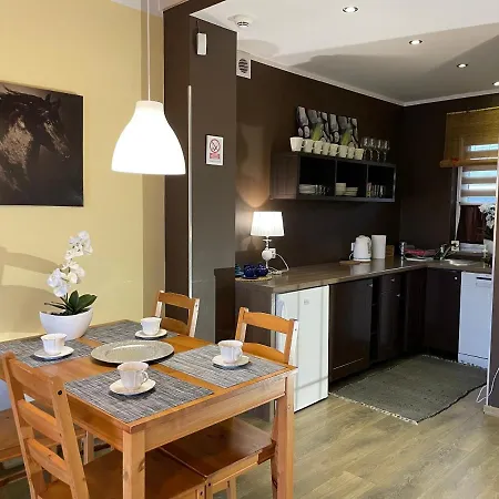 Szarejkowe Wzgorza Caloroczny Z Balia Na Tarasie アパート *