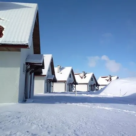 Szarejkowe Wzgorza Caloroczny Z Balia Na Tarasie アパート *