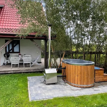 Szarejkowe Wzgorza Caloroczny Z Balia Na Tarasie