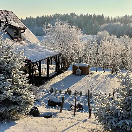 Szarejkowe Wzgorza Caloroczny Z Balia Na Tarasie