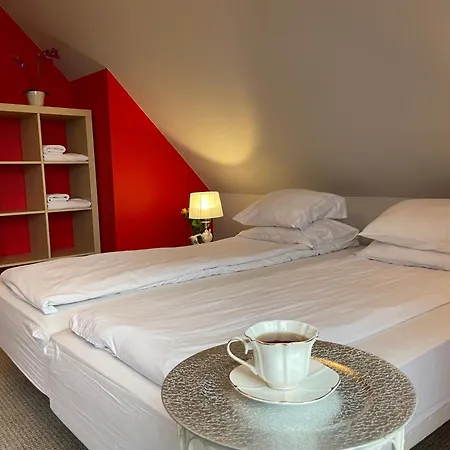 Szarejkowe Wzgorza Caloroczny Z Balia Na Tarasie アパート Szarejki