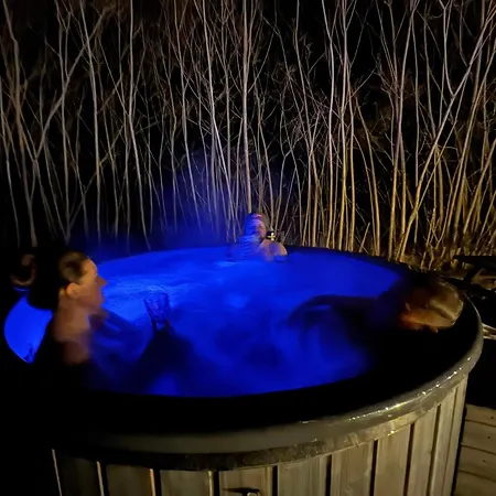 Szarejkowe Wzgorza - Luxury With Private Hot Tub - Mazury Garbate