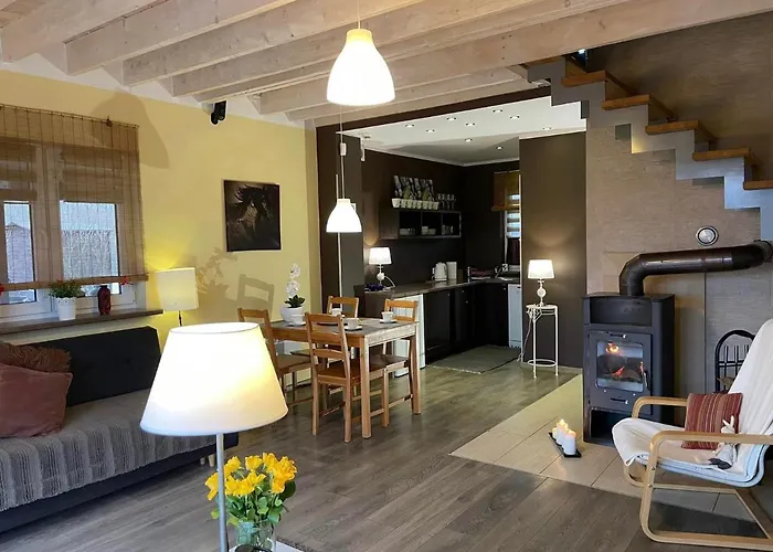 Szarejkowe Wzgorza Caloroczny Z Balia Na Tarasie Apartment