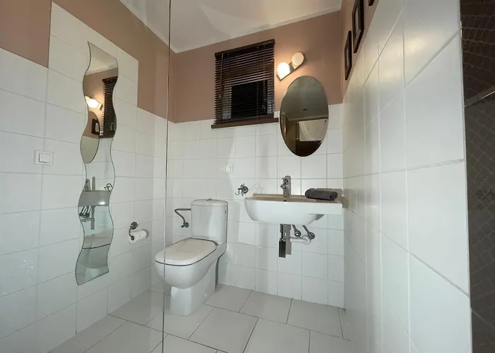 Szarejkowe Wzgorza Caloroczny Z Balia Na Tarasie Apartment *