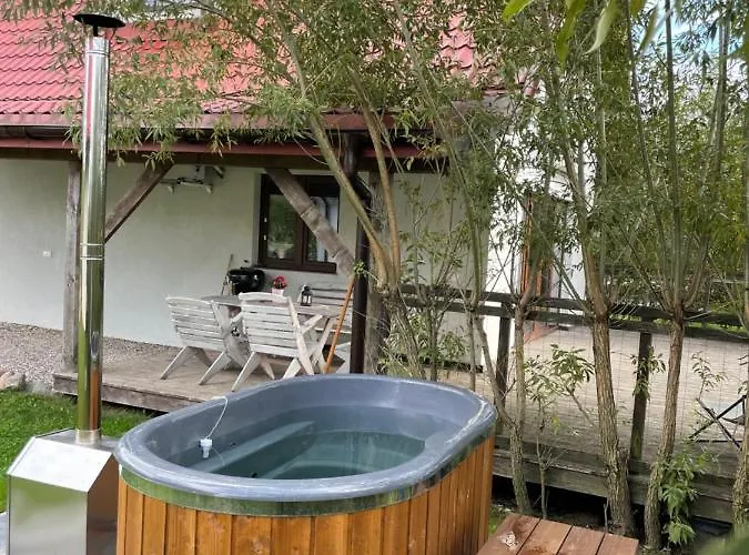 Szarejkowe Wzgorza Caloroczny Z Balia Na Tarasie Szarejki