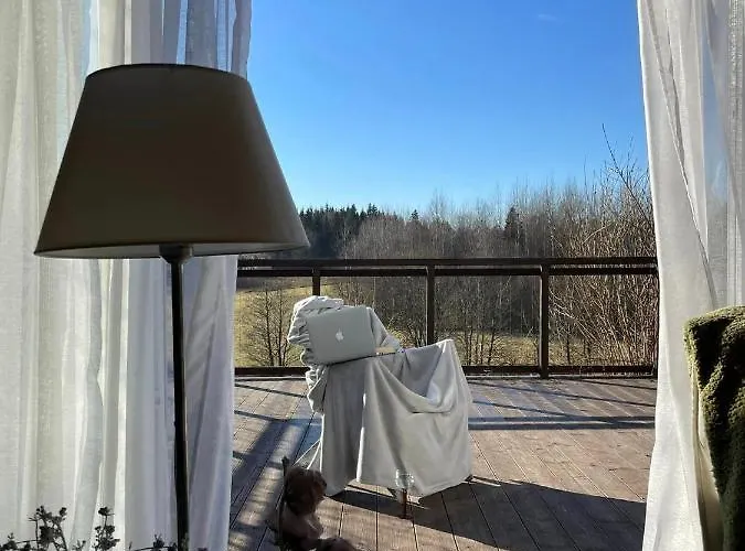 Szarejkowe Wzgorza Caloroczny Z Balia Na Tarasie *