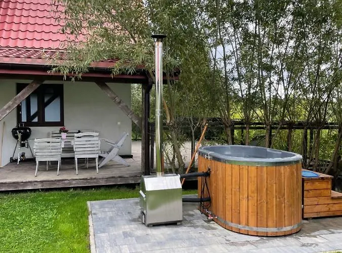 Szarejkowe Wzgorza Caloroczny Z Balia Na Tarasie